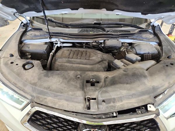 2020 ACURA MDX SH-AWD — Engine bay
