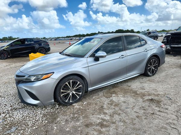 2019 TOYOTA CAMRY L/LE/SE/XLE — Front 3/4