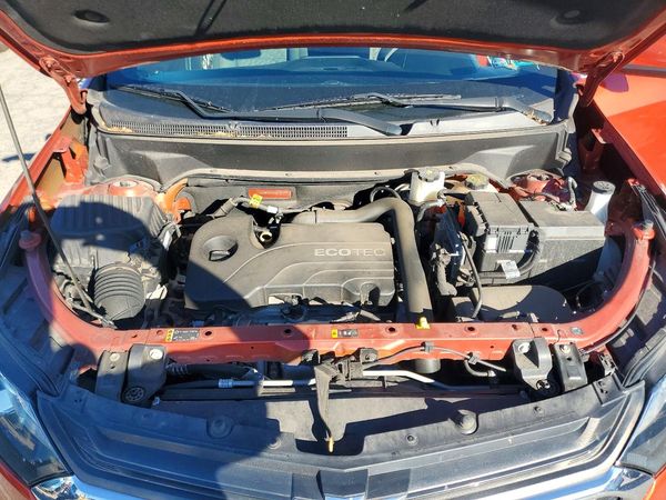 2020 CHEVROLET EQUINOX LT (1LT) — Engine bay