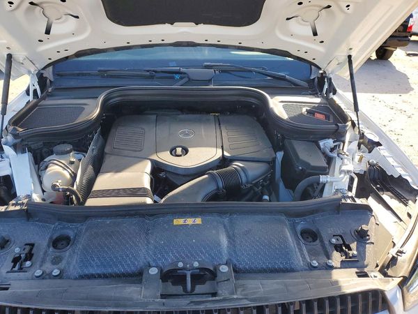 2026 MERCEDES-BENZ GLE — Engine bay