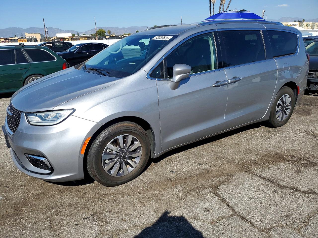 2021 CHRYSLER PACIFICA Touring L — Front 3/4