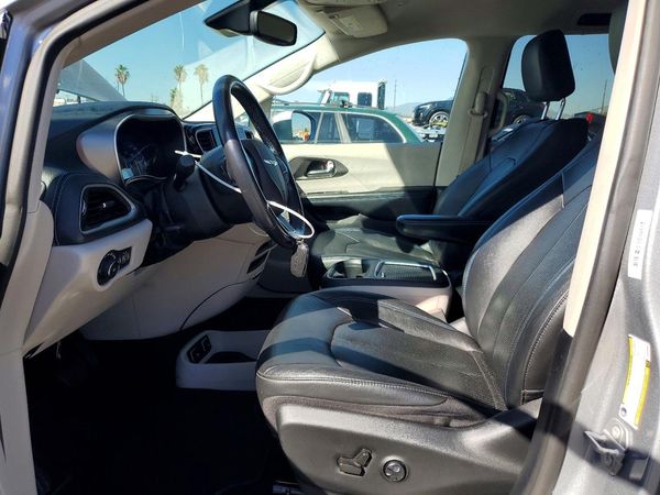 2021 CHRYSLER PACIFICA Touring L — DENT