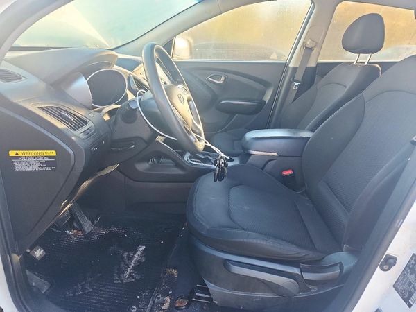 2014 HYUNDAI TUCSON GL (Middle-low Level) — DENT