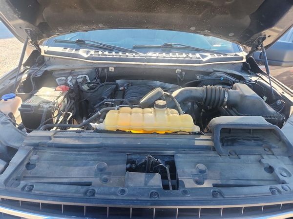 2019 FORD F150 — Engine bay