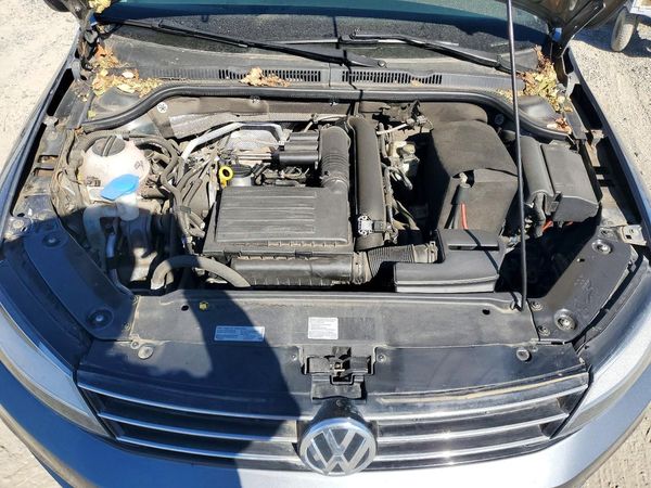 2017 VOLKSWAGEN JETTA S — Engine bay