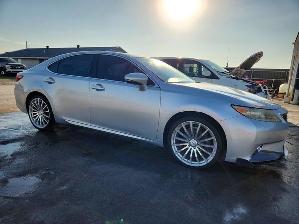 2013 LEXUS ES 350 — Passenger 3/4
