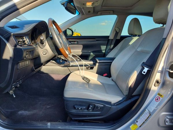 2013 LEXUS ES 350 — DENT
