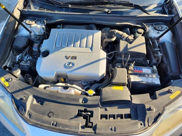 2013 LEXUS ES 350 — Engine bay