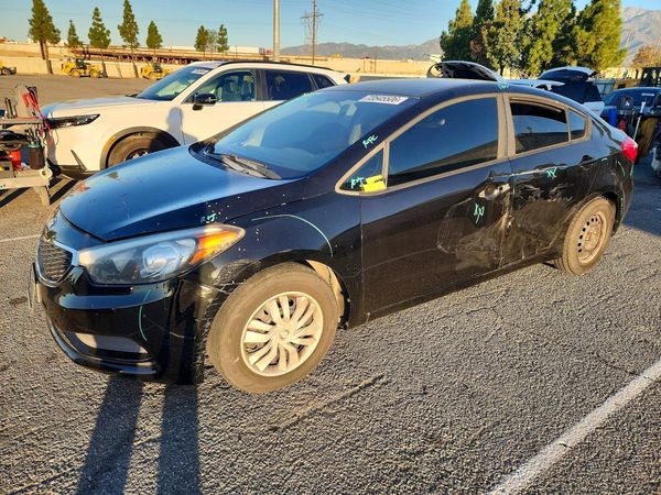 2016 KIA FORTE GL (Middle-Low Grade) — Front 3/4