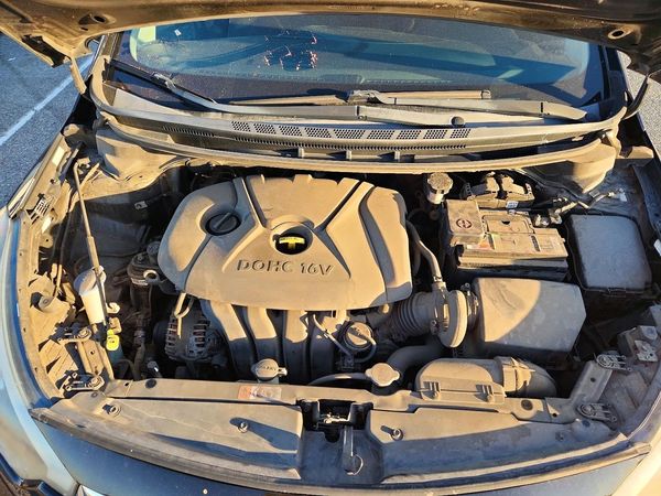 2016 KIA FORTE GL (Middle-Low Grade) — Engine bay