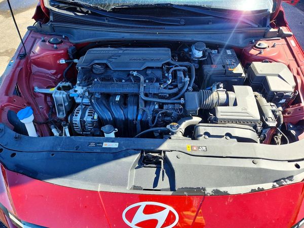 2025 HYUNDAI ELANTRA Limited — Engine bay