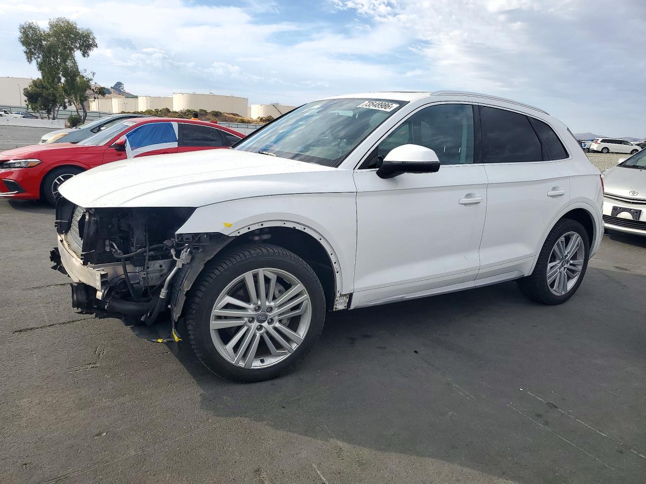 2019 AUDI Q5 quattro Premium Plus — Front 3/4