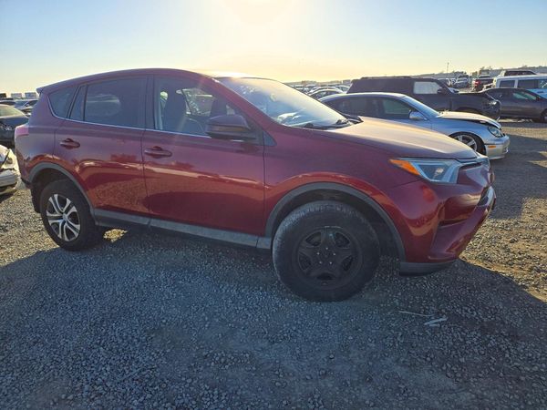 2018 TOYOTA RAV4 LE — Passenger 3/4