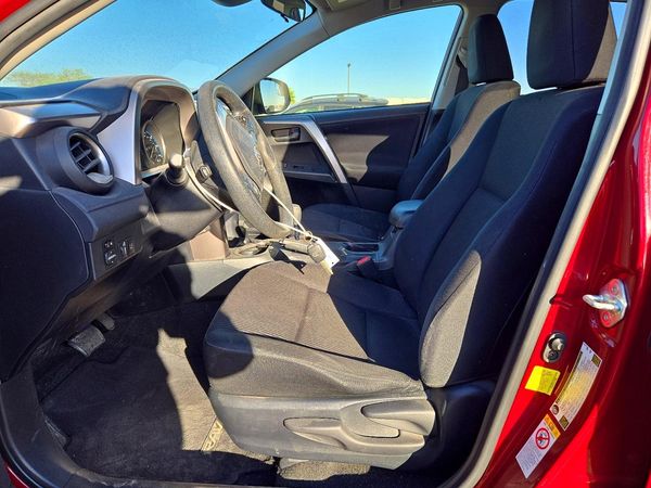 2018 TOYOTA RAV4 LE — DENT