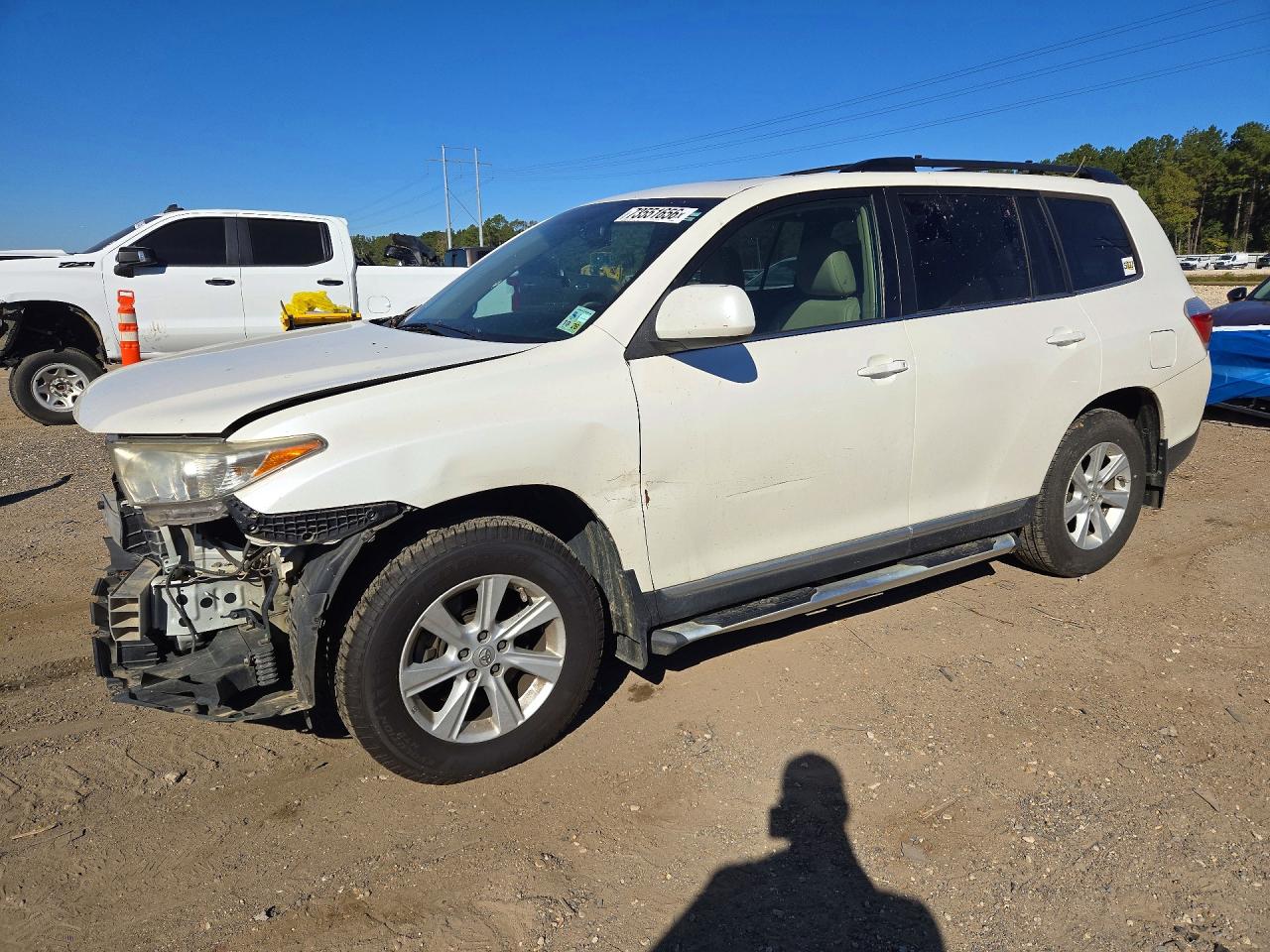 2013 TOYOTA HIGHLANDER Base/Hybrid — Front 3/4