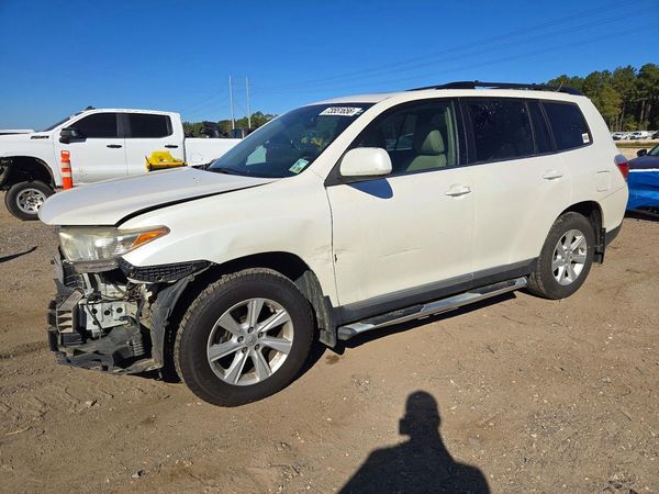 2013 TOYOTA HIGHLANDER Base/Hybrid — Front 3/4