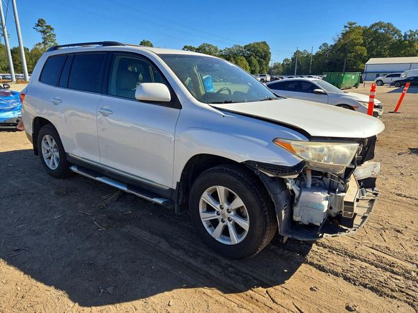 2013 TOYOTA HIGHLANDER Base/Hybrid — Passenger 3/4