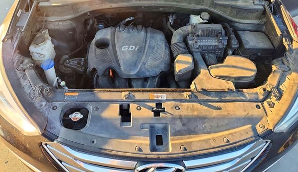 2014 HYUNDAI SANTA FE GLS — Engine bay