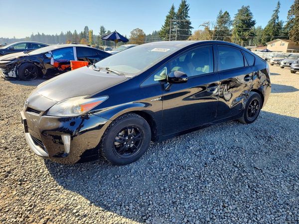 2015 TOYOTA PRIUS — Front 3/4