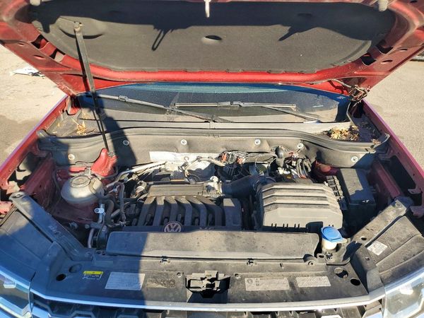 2018 VOLKSWAGEN ATLAS 4Motion SEL Premium — Engine bay