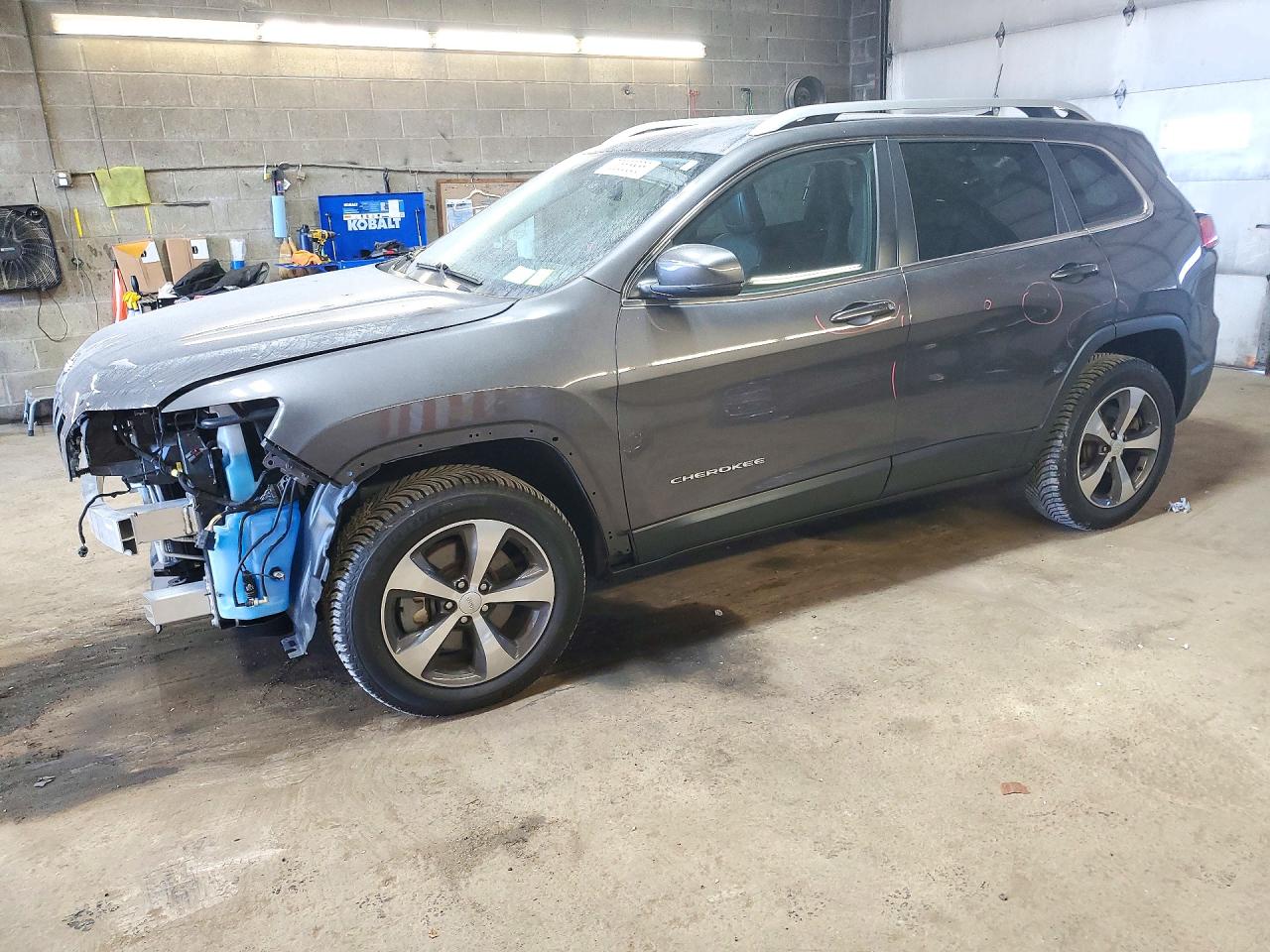 2019 JEEP CHEROKEE Limited — Front 3/4