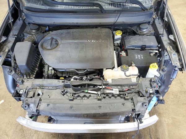 2019 JEEP CHEROKEE Limited — Engine bay