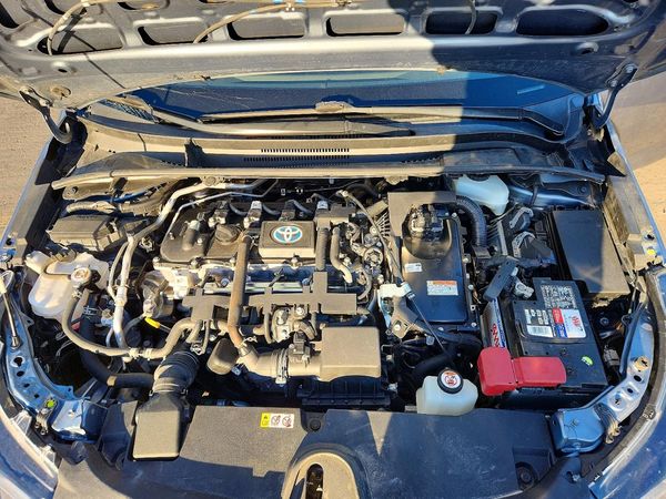2022 TOYOTA COROLLA LE — Engine bay