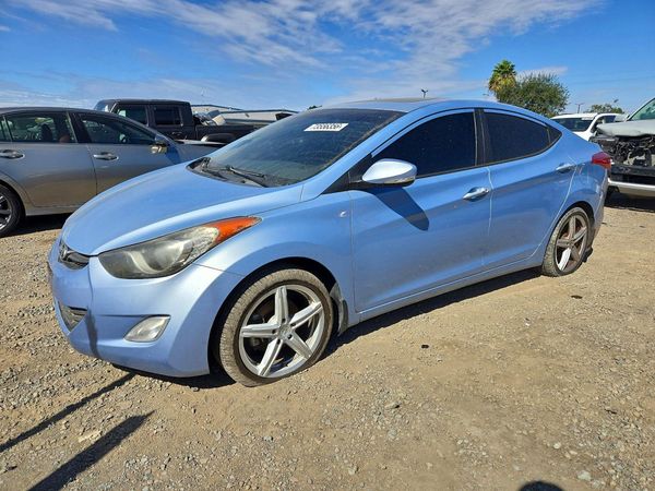 2013 HYUNDAI ELANTRA — Front 3/4