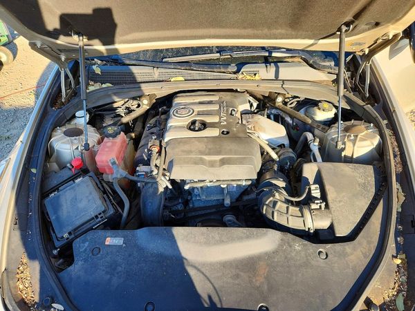 2014 CADILLAC CTS Luxury — Engine bay