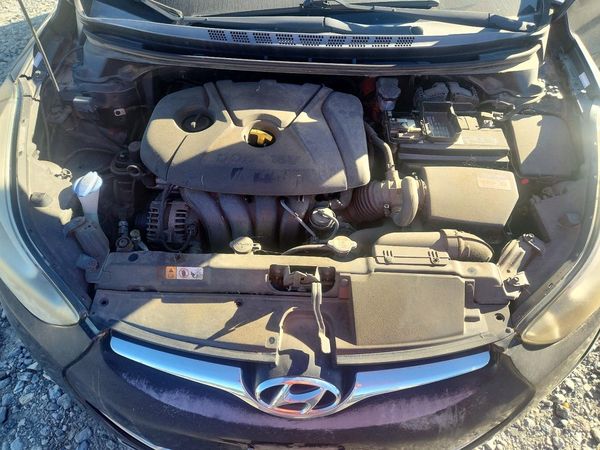 2016 HYUNDAI ELANTRA — Engine bay