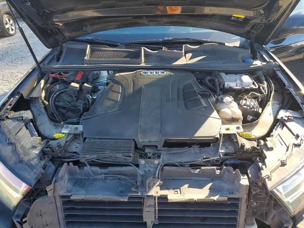 2019 AUDI Q7 quattro Prestige — Engine bay