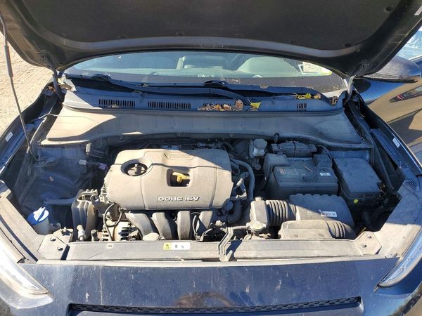 2020 HYUNDAI KONA SE — Engine bay