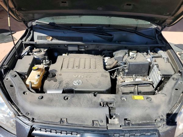 2012 TOYOTA RAV4 Sports — Engine bay