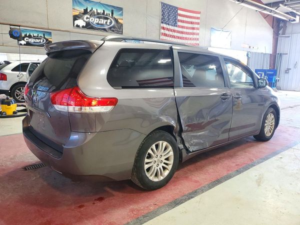 2014 TOYOTA SIENNA — PSRA