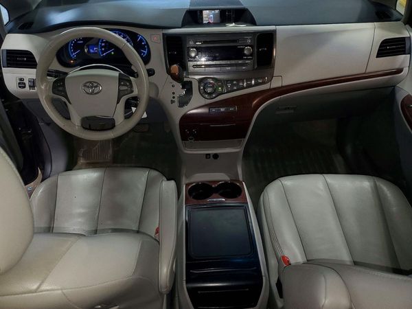2014 TOYOTA SIENNA — CKPT
