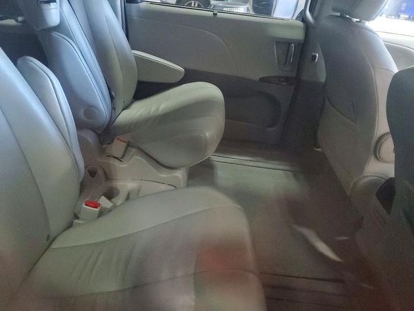2014 TOYOTA SIENNA — PSRS