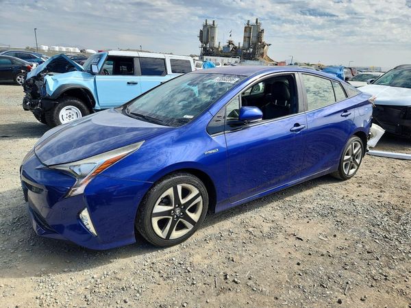 2016 TOYOTA PRIUS — Front 3/4