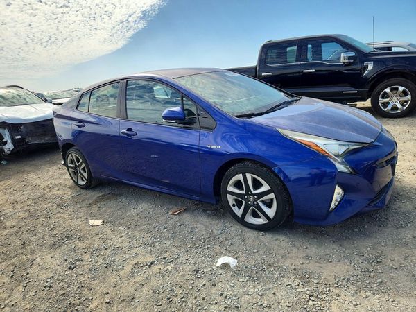 2016 TOYOTA PRIUS — Passenger 3/4