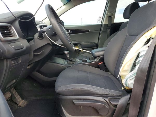 2020 KIA SORENTO L, LX, S — DENT