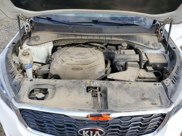 2020 KIA SORENTO L, LX, S — Engine bay