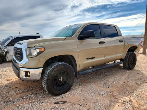 2019 TOYOTA TUNDRA SR5 Grade — Front 3/4