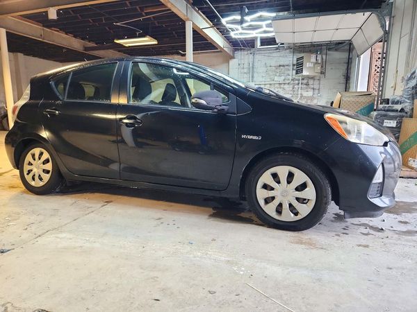 2013 TOYOTA PRIUS — Passenger 3/4