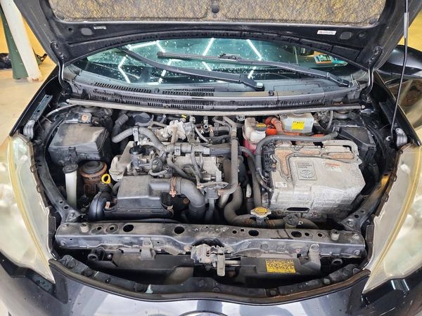 2013 TOYOTA PRIUS — Engine bay