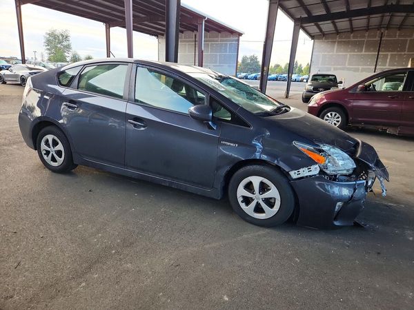 2015 TOYOTA PRIUS — Passenger 3/4