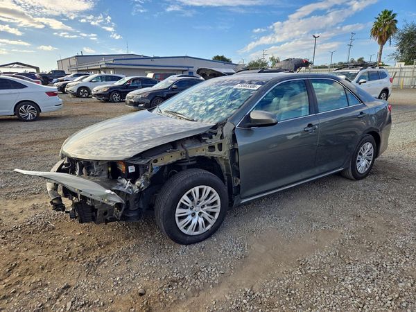 2014 TOYOTA CAMRY — Front 3/4