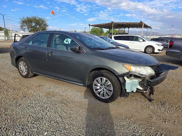 2014 TOYOTA CAMRY — Passenger 3/4