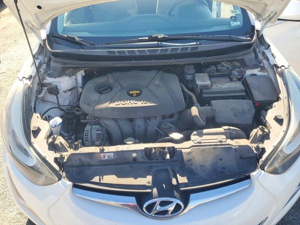 2014 HYUNDAI ELANTRA GLS(Middle) — Engine bay