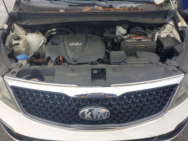 2014 KIA SPORTAGE LX — Engine bay