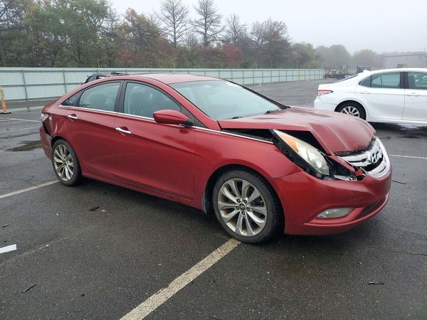 2012 HYUNDAI SONATA Middle level — Passenger 3/4