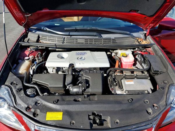 2012 LEXUS CT 200h — Engine bay